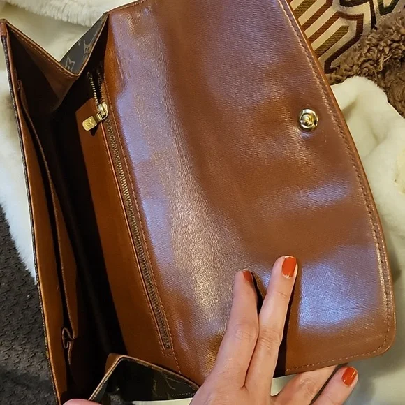 Louis Vuitton Dame Pochette GM